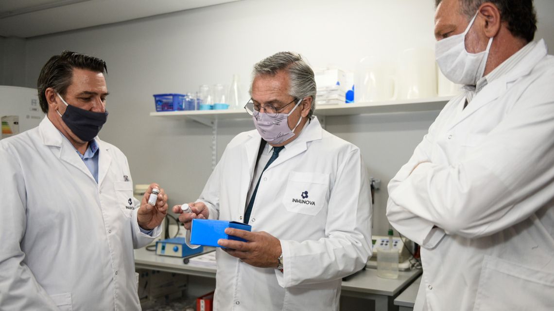 President Alberto Fernández visits a laboratory at the Universidad de San Martín, as doctors show him the results of a new blood plasma clinical trial.