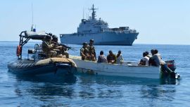 Según detalla el informe, el golfo de Guinea se destaca por su peligrosidad ya que durante los hechos de piratería registrados “más del 80 % de los atacantes estaban armados”.