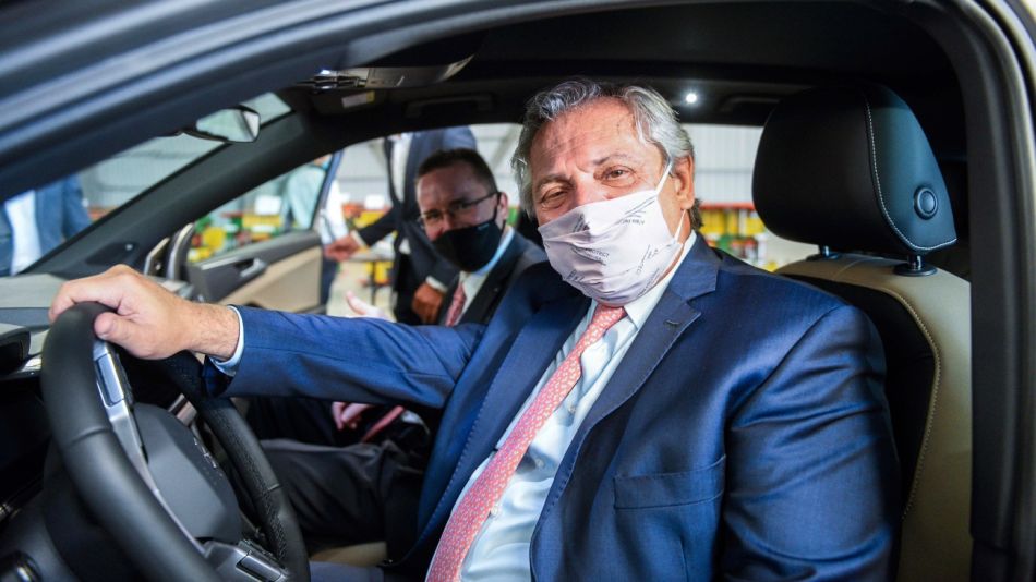 Alberto Fernández en la planta de la autopartista metalúrgica Maro, en Baradero.