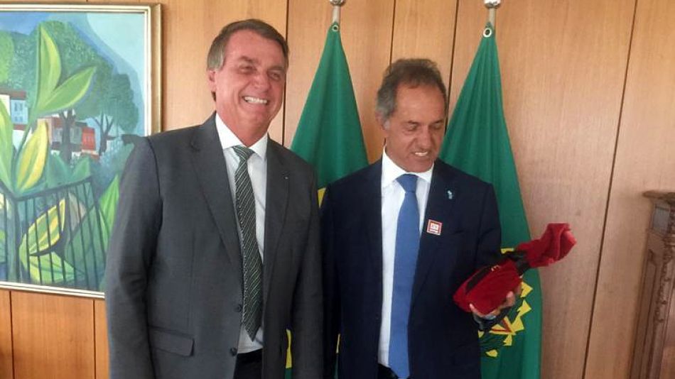 El presidente de Brasil Jair Bolsonaro junto a Daniel Scioli.