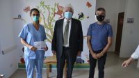 Juan Zabaleta, intendente de Hurlingham, junto a Ginés González García y la primera enfermera en recibir la vacuna de Covid 