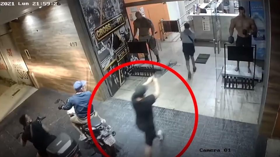 Detienen a dos jóvenes acusados de integrar una banda de motochorros.