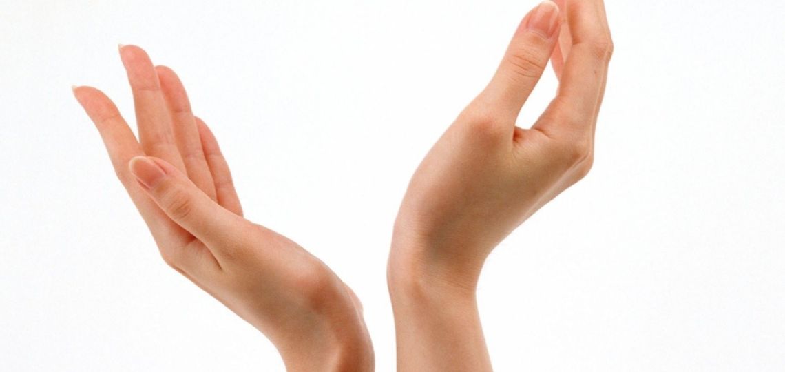 Cinco tips para mantener tus manos suaves a pesar del uso de alcohol y antibacteriales