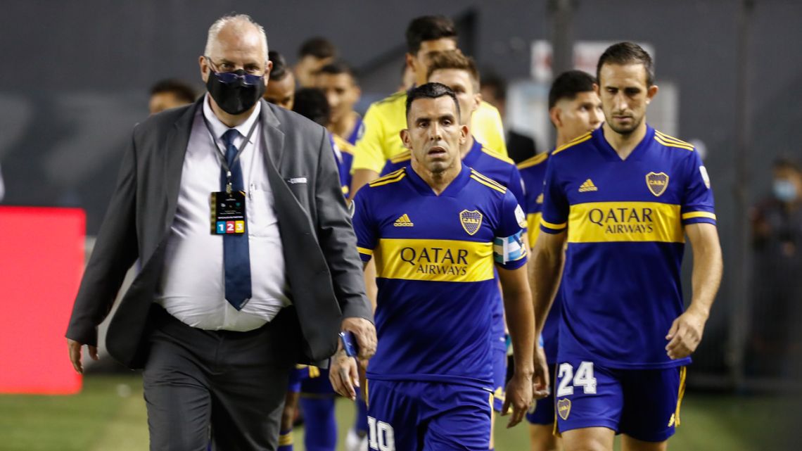 Boca Juniors' Carlos Tevez and teammate Carlos Izquierdoz take to the field for their Copa Libertadores semifinal football match against Argentina's Boca Juniors at the Vila Belmiro stadium in Santos, Brazil, on January 13, 2021 