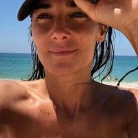 Contorsionismo en bikini: Juana Viale mostró sus habilidades