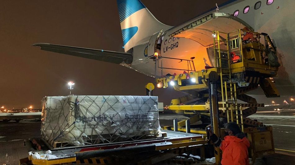Regresa el vuelo de Aerolíneas Argentinas con la dosis complementaria de la Sputnik V.