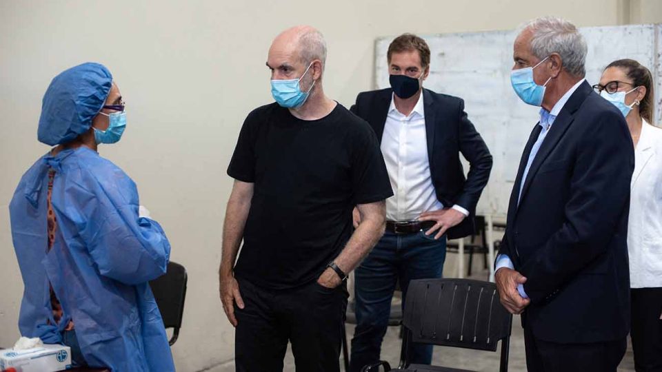 El jefe de Gobierno porteño, Horacio Rodríguez Larreta, y el viceje, Diego Santilli, recorrieron el dispositivo Detectar que abrió la semana pasada en el Club Atlético River Plate, junto a su presidente, Rodolfo D’Onofrio.