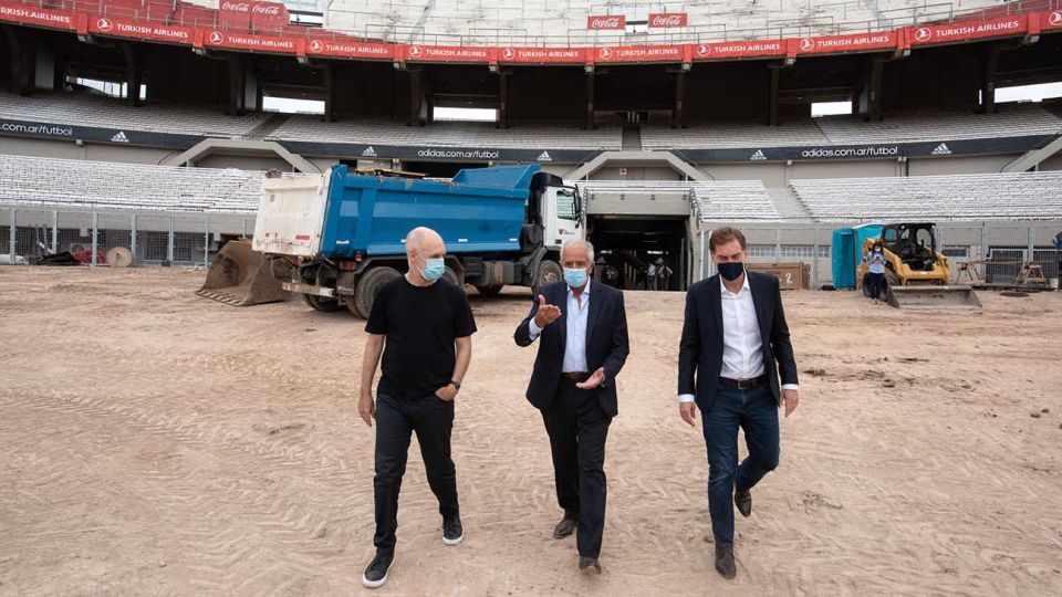 El jefe de Gobierno porteño, Horacio Rodríguez Larreta, y el viceje, Diego Santilli, recorrieron el dispositivo Detectar que abrió la semana pasada en el Club Atlético River Plate, junto a su presidente, Rodolfo D’Onofrio.