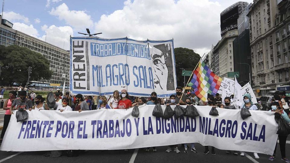 Basurazo en Tribunales contra la Corte Suprema para pedir la libertad de Milagro Sala
