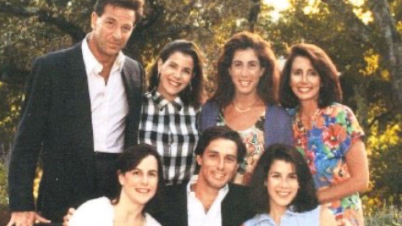 Nancy y Paul Pelosi con sus cuatros hijas y su único hijos varón, cuando todavía vivían en San Francisco.