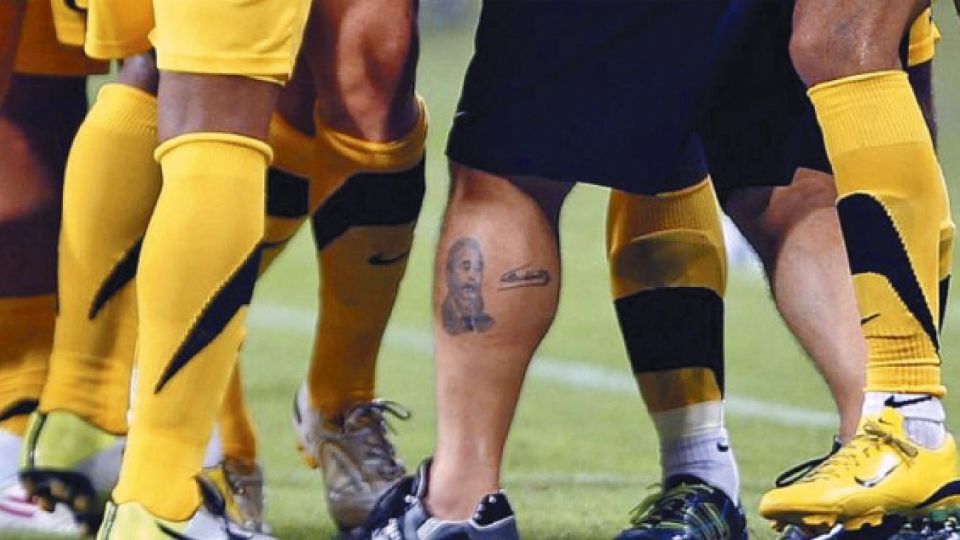 Esbeltas. Los futbolistas tienen las pantorrillas más esbeltas entre todos los atletas. Y tienen que enfundarlas en medias.