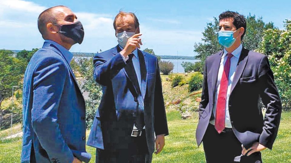 Martín Guzmán y Wado de Pedro, en campaña. Recorren el país para defender la economía y la política oficial.