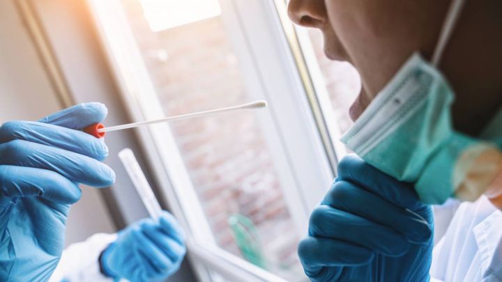 Infectóloga sobre reinfección: "Los anticuerpos suelen desarrollarlos en quienes cursan la enfermedad en forma moderada o severa"