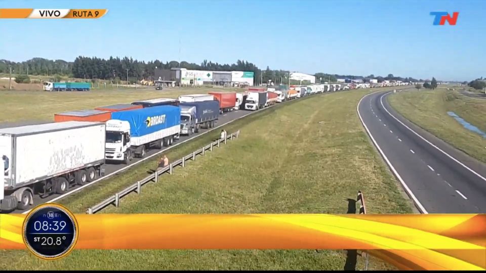 Protesta de transportistas entre San Nicolás y Rosario