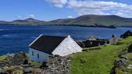 Las autoridades de la isla buscan dos cuidadores que se establezcan durante seis meses.