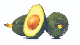 La palta está en su punto si cede a una suave presión con los dedos.