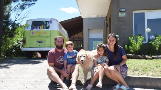 Christian Nally y familia, parte del éxodo a la costa