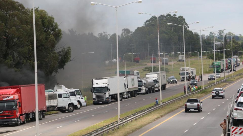 protesta de camioneros en Rosario.