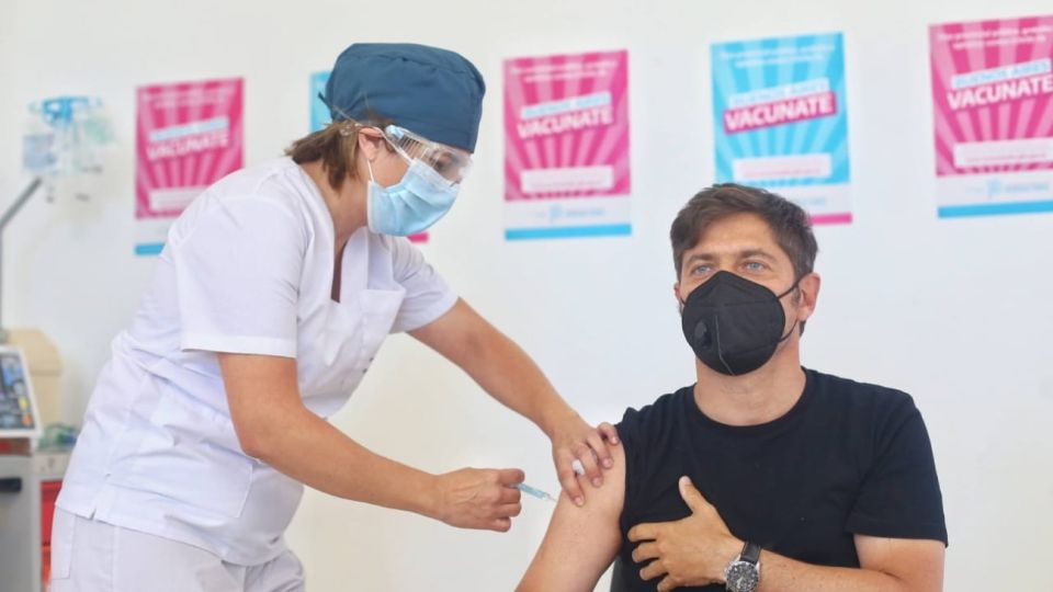 Axel Kicillof recibió la segunda dosis de la vacuan y ya está inmunizado.