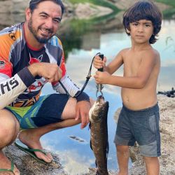 El tercer día de pesca fuimos con Martín y su hijito Fausto, otro del grupo de los River y muy experimentado pescador, en busca de más tarus al dique. 