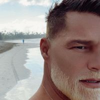 Ricky Martin sorprendió con un impactante cambio de look