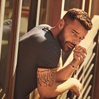 Ricky Martin sorprendió con un impactante cambio de look