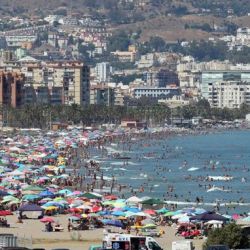 En las playas de Málaga, España, se utilizan drones para monitorear los balnearios.