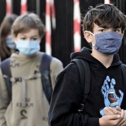 Alumnos en la vuelta a clases en el Reino Unido.  | Foto:AFP