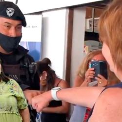 Axel Kicillof con Teresa García - Patricia Bullrich saludada por un policía en Villa Gesell | Foto:montaje