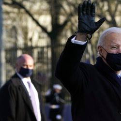 Biden seguido de cerca por el Servicio Secreto.  | Foto:CEDOC