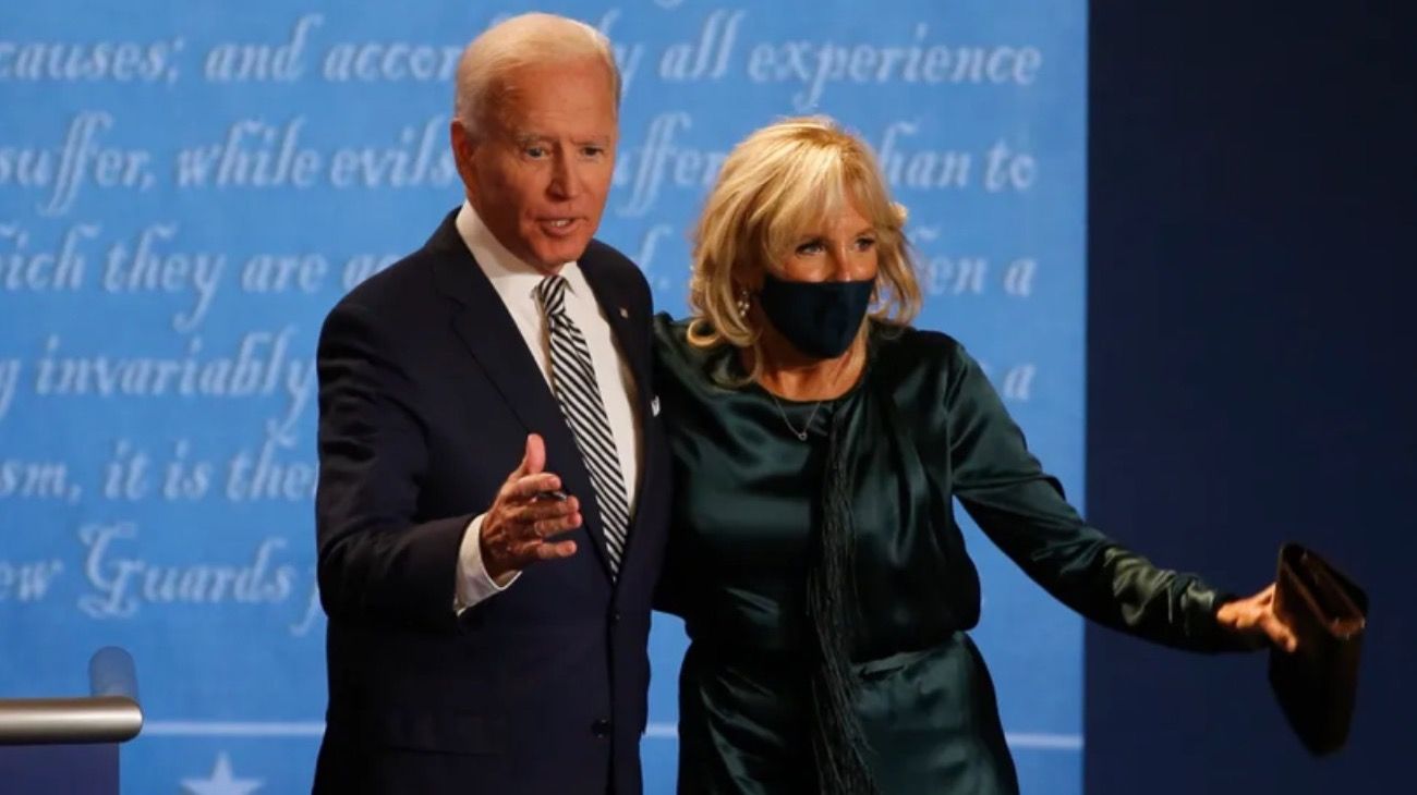 Jill Biden con un diseño de Gaby Hearst, en el primer debate Trump-Biden, en septiembre de 2020.