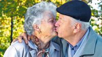 20210123_adultos_jubilados_beso_shutterstock_g