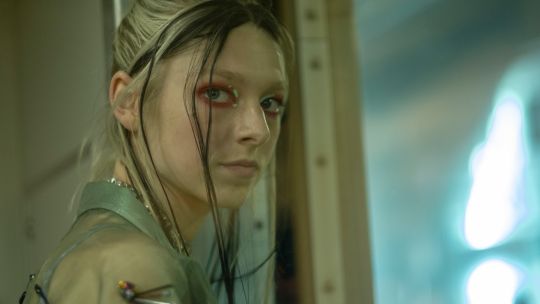 ¿Qué fue de la vida de Jules (Hunter Schafer) tras las separación de Rue?