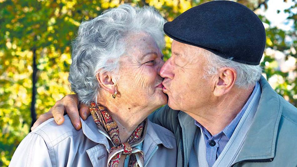 20210123_adultos_jubilados_beso_shutterstock_g