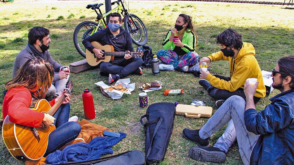 20210123_jovenes_picnic_plaza_cedoc_g