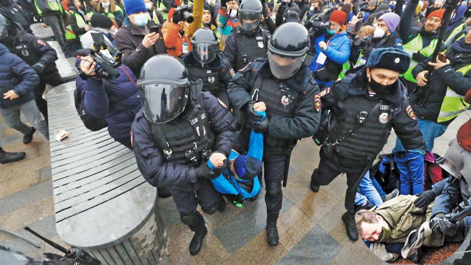 Violencia. Hubo marchas en 65 ciudades. En Moscú la policía cargó contra los manifestantes cuando se dirigían al Kremlin.