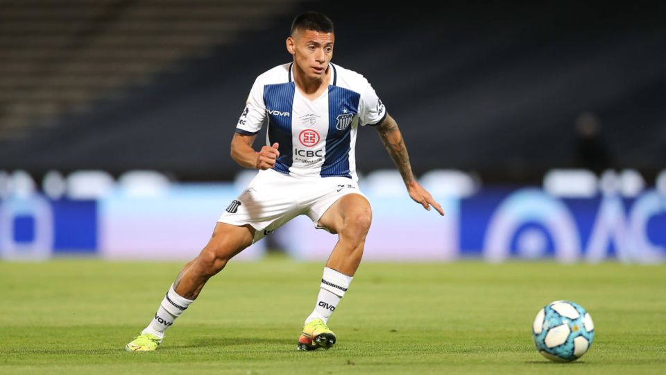 PRESENCIA. Pese a su juventud el pibe de Frontera se hace señor en el mediocampo albiazul.