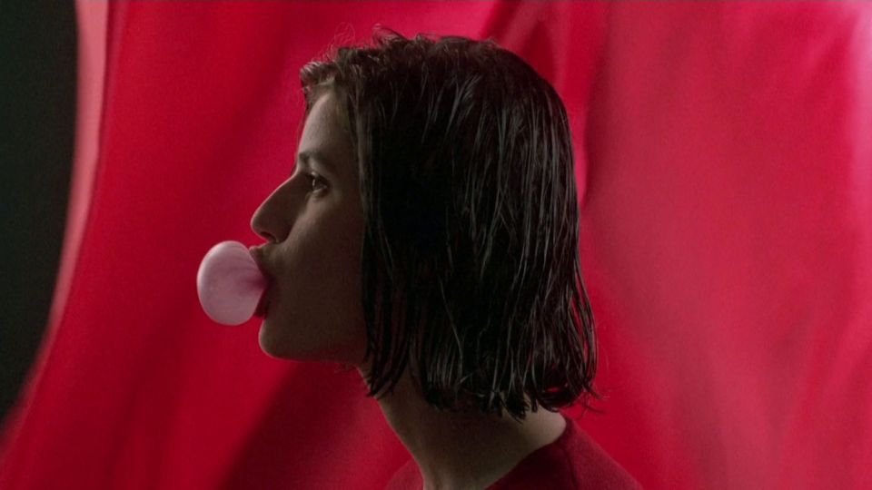 Trois couleurs: Rouge