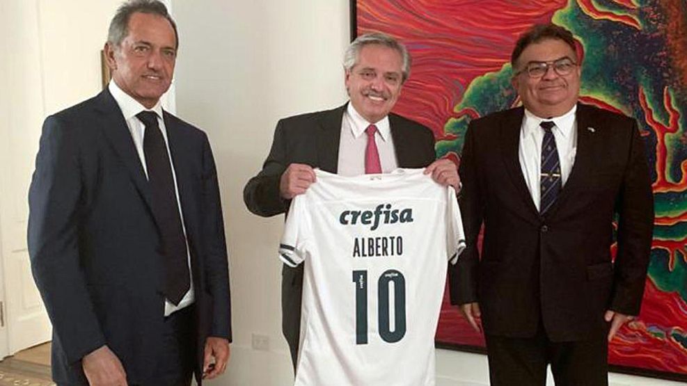 El presidente Alberto Fernández, junto al secretario de Asuntos Estratégicos de Brasil (SAE) Flavio Viana Rocha, y el embajador Daniel Scioli.