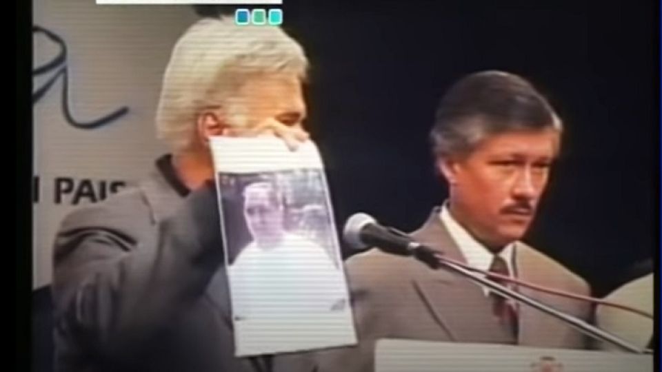 CONFERENCIA Y RECOMPENSA. José Manuel De la Sota y Juan Manuel Ugarte revelaban la identidad de Sajen y ofrecían $50.000 de recompensa.