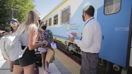 Volvió a circular el tren desde Constitución a Pinamar.