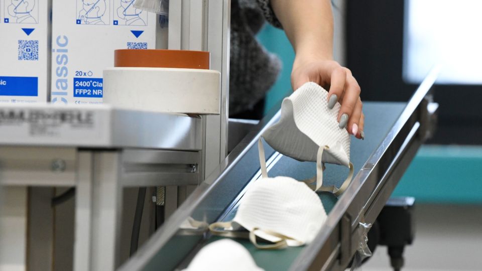 Alemania y Austria prohiben los tapabocas de tela.