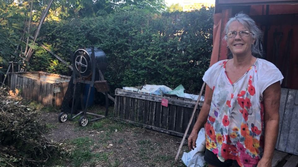 Virginia Pimentel tiene 65 años, vive en Ituzaingó y es una abuela influencer ambiental