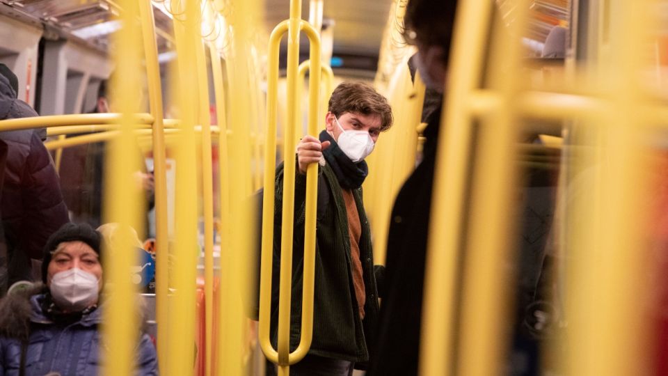Alemania y Austria prohiben los tapabocas de tela.