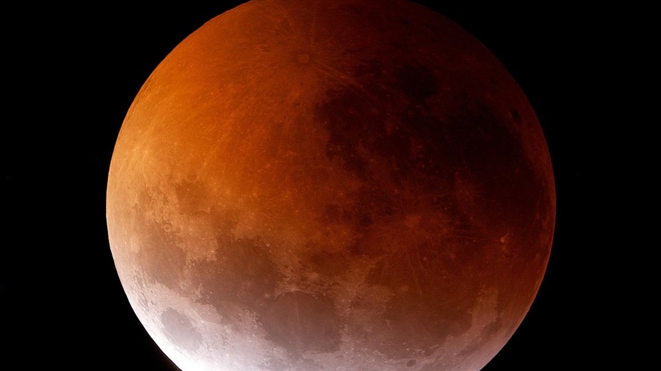 La Luna de Lobo o Luna de sangre será la primera Luna llena del año 2021.