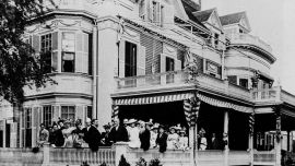 El día de su inauguración una multitud colmó las instalaciones del edificio.