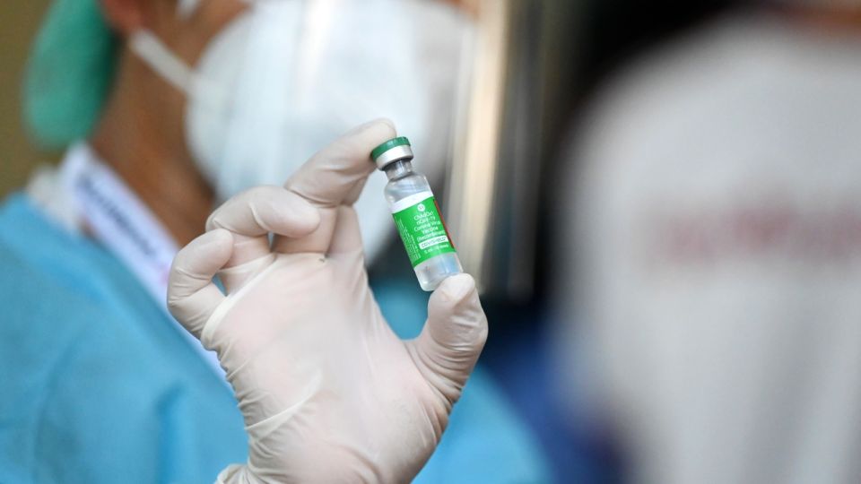 Los países denuncian retraso en la distribución de vacunas.
