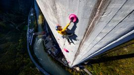 La estructura tiene 360 metros de alto y forma parte de la central eléctrica de Trbovlje, en Eslovenia.