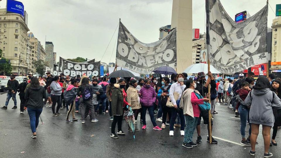 Marcha del Polo Obrero y organizaciones sociales por el Centro Porteño