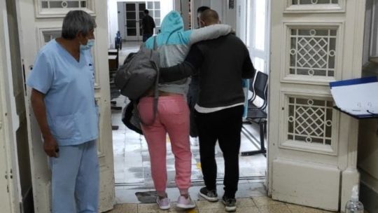 Los padres de la bebé fueron heridos pero ya están fuera de peligro y rezan por su hija.